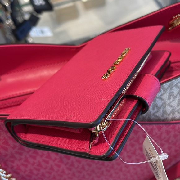 MICHAEL KORS
Medium Crossgrain Leather Wallet
Electric Pink 
NWT - Picture 4 of 16